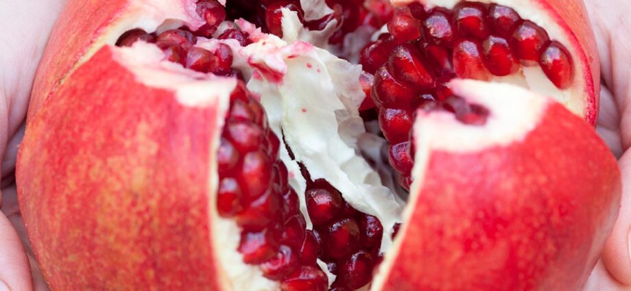 Is it possible for a nursing mother to pomegranate while breastfeeding a newborn