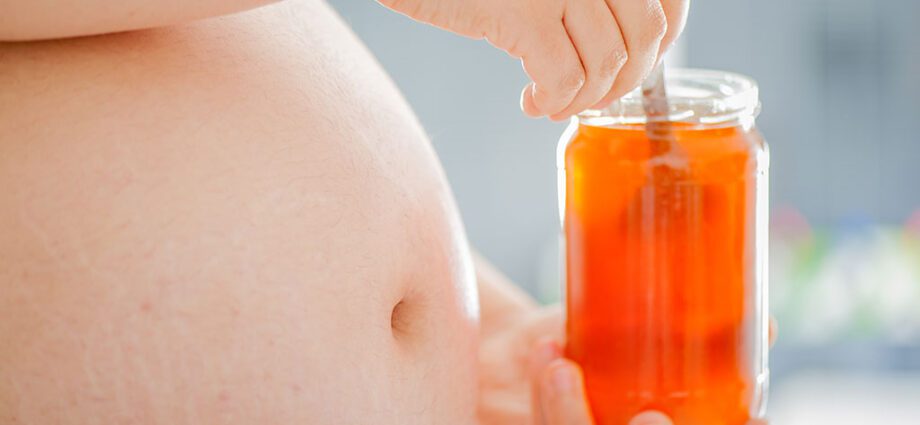 Is it possible for pregnant women to have honey with tea in the early stages