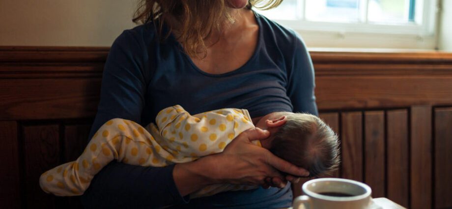 Is it possible to drink coffee with cream while breastfeeding a nursing mother