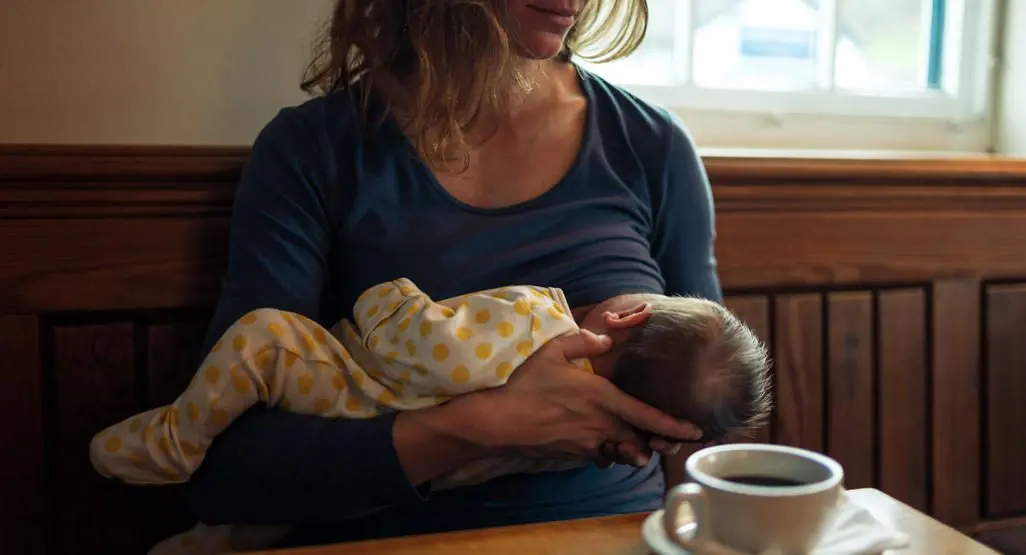 Is it possible to drink coffee with cream while breastfeeding a nursing mother