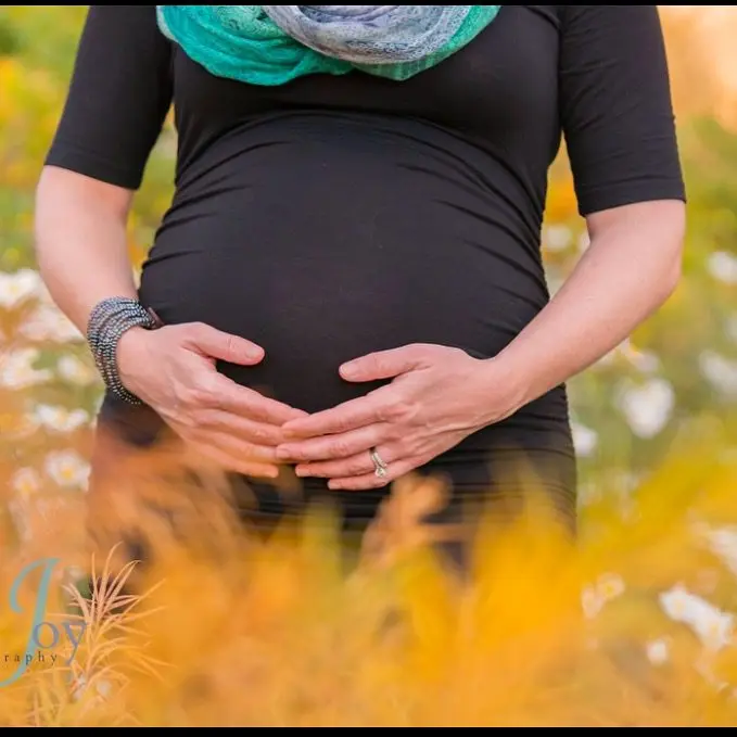 Is it worth doing a photo session during pregnancy: the pros and cons