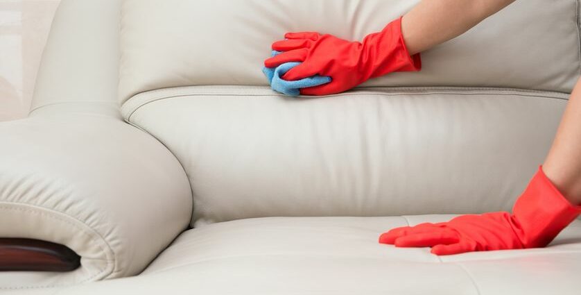Как избавиться от разводов на диване в домашних условиях
