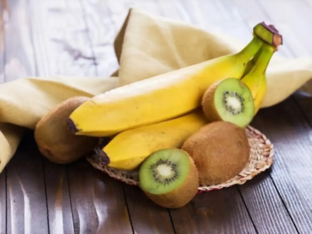 Kiwi, banana and 10 more fruits to eat with the peel