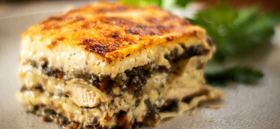 Lasagna with chicken and mushrooms: a classic recipe. Video