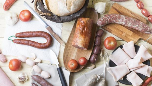 Learn how to choose a good sausage at the supermarket