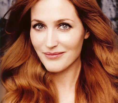 Makeup for redheads: 5 examples from Gillian Anderson