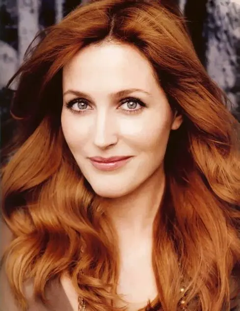 Makeup for redheads: 5 examples from Gillian Anderson