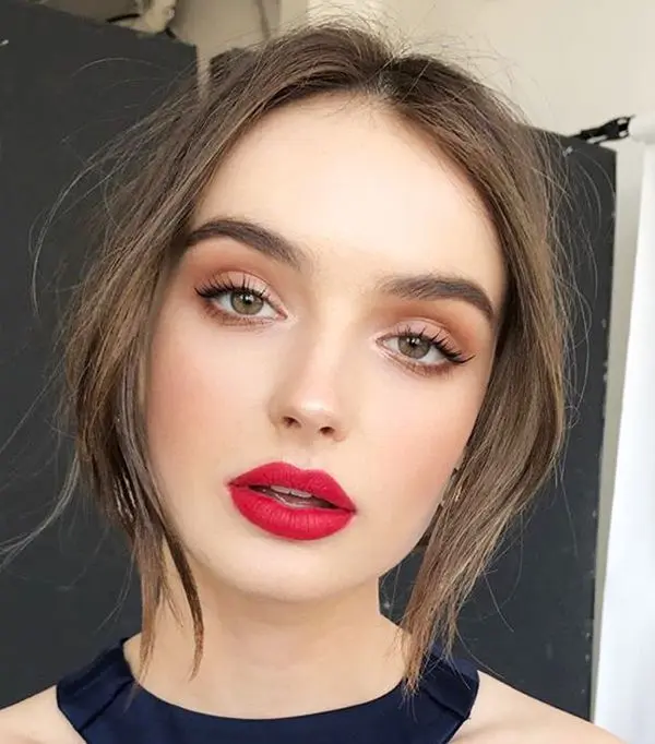 Makeup with red lipstick: red lipstick photo