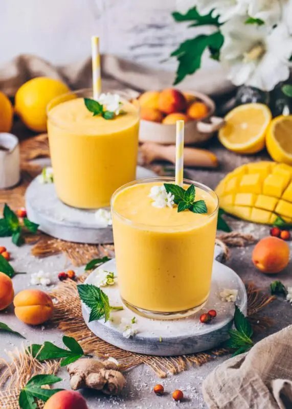 Mango lassi smoothie