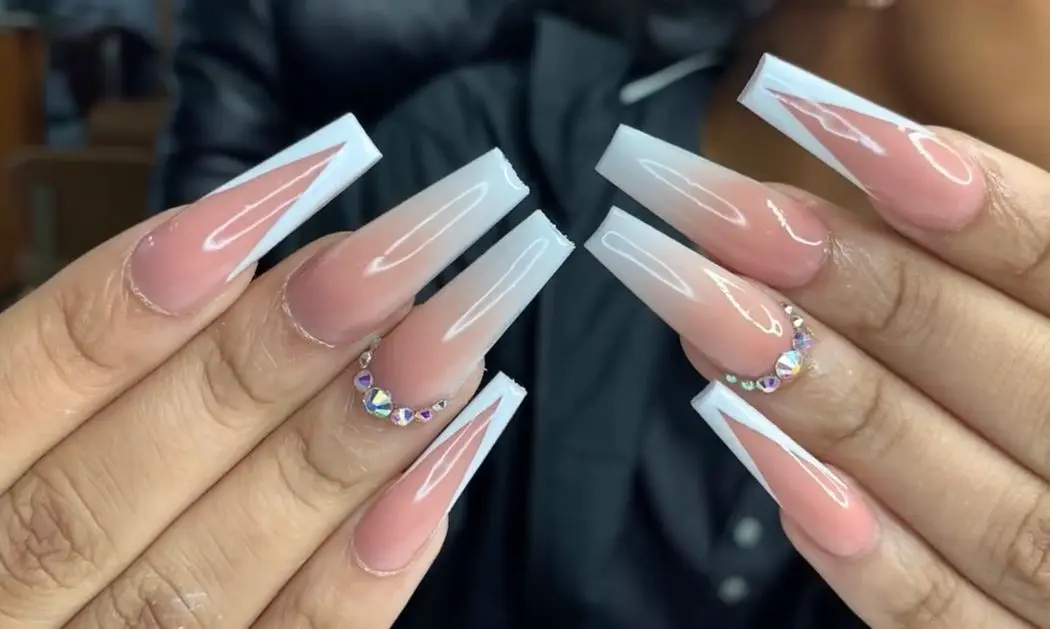 Manicure in St. Petersburg is inexpensive, manicure pedicure shellac action St. Petersburg price, manicure 2015 fashion trends photo short nails shellac french
