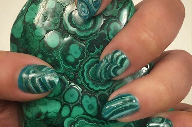 Manicure with stones: malachite, granite and crystals