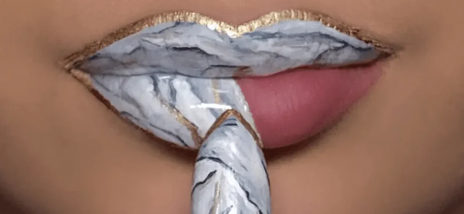 Marble lips: a new beauty trend conquers the web