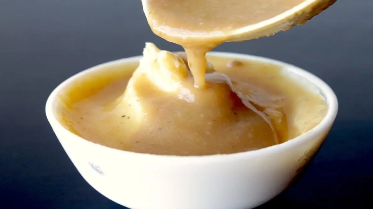 Mashed potatoes with gravy. Video