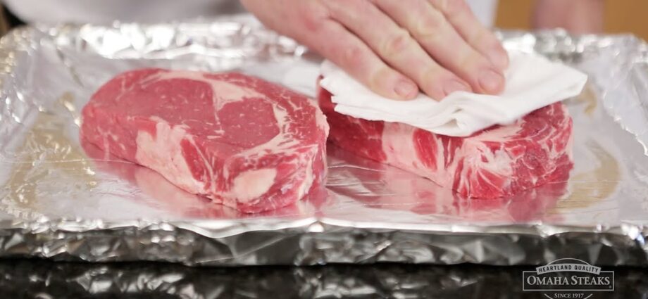 Meat in foil: how to cook in the oven? Video