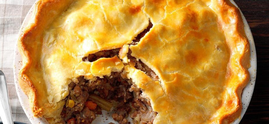 Meat pie with vegetables: video recipe