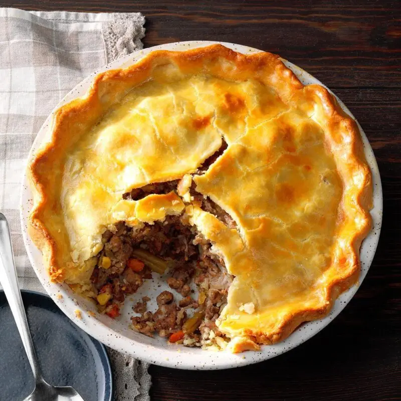 Meat pie with vegetables: video recipe