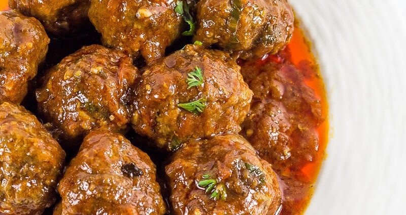 Meatballs with rice: stew in sour cream sauce. Video