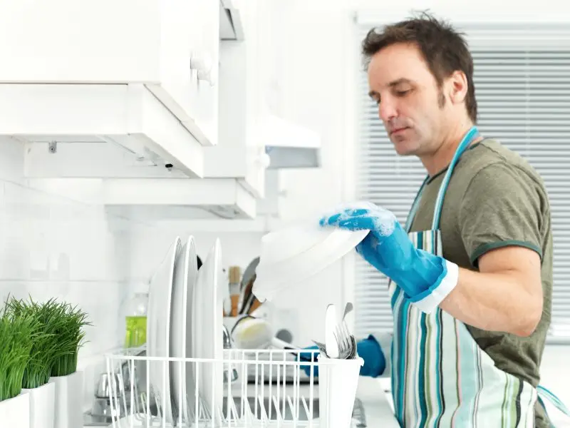 Men&#8217;s ways to clean the house