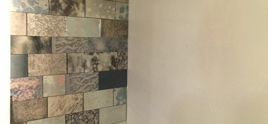 Mirror tiles. Photo and video