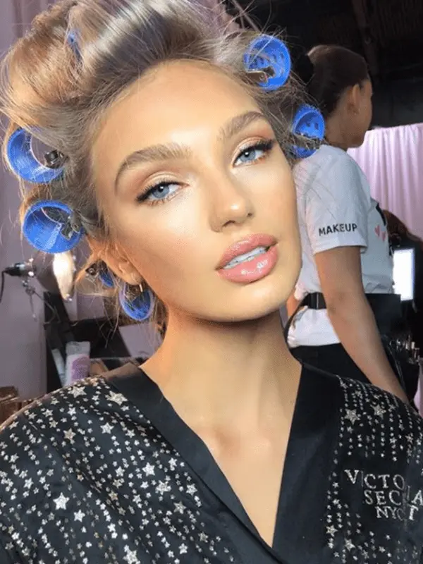 Model on the catwalk: makeup secrets