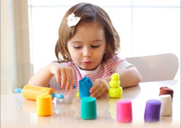 Modeling with children 2 &#8211; 3 years old: classes with a child, from plasticine