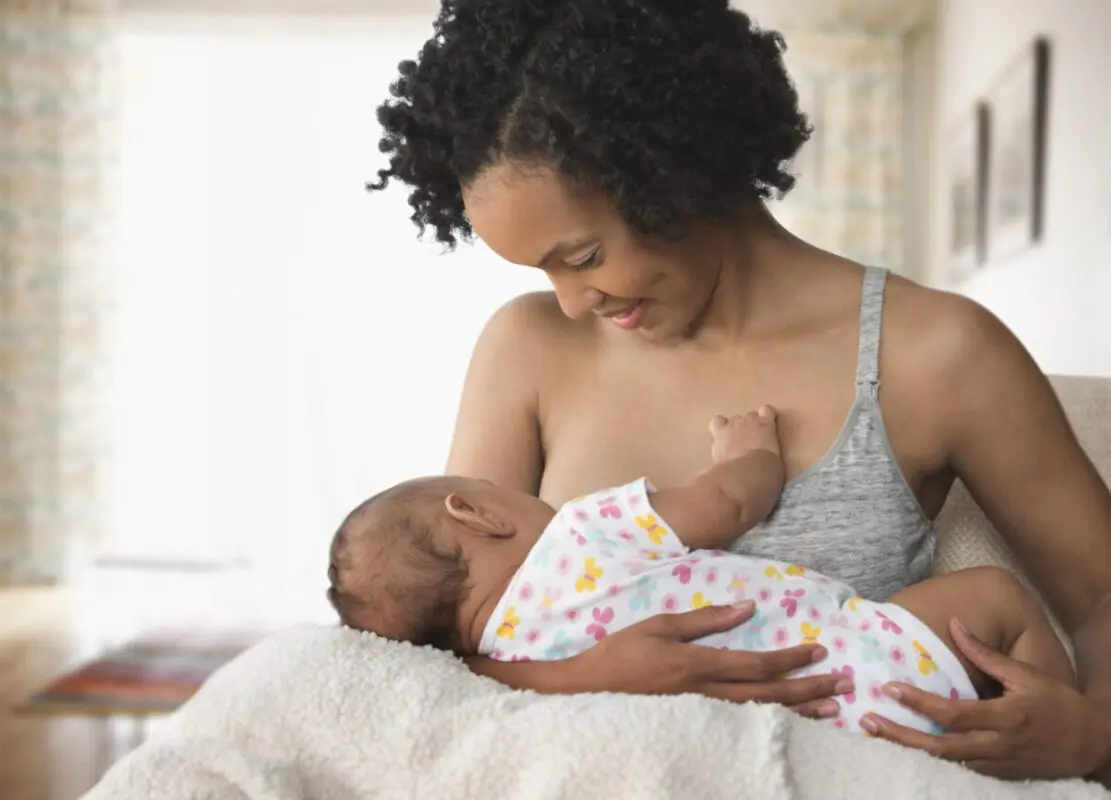 Mothers breastfeeding: photos