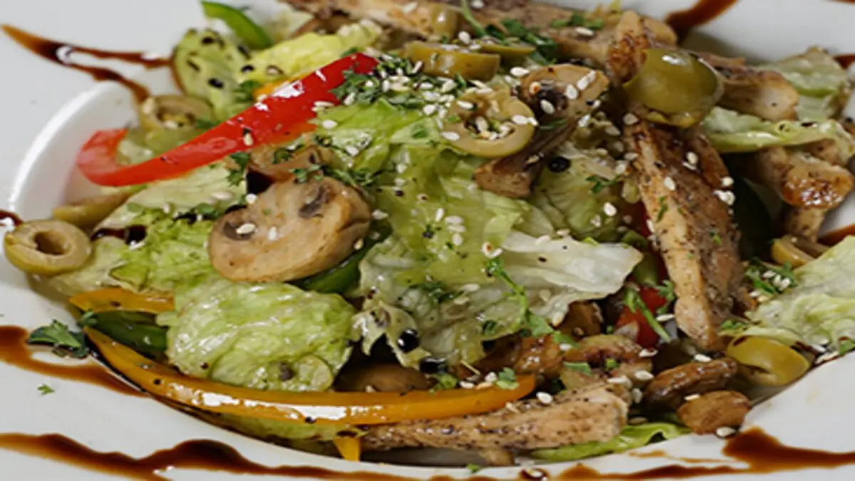 Mushroom and chicken salad: recipe. Video