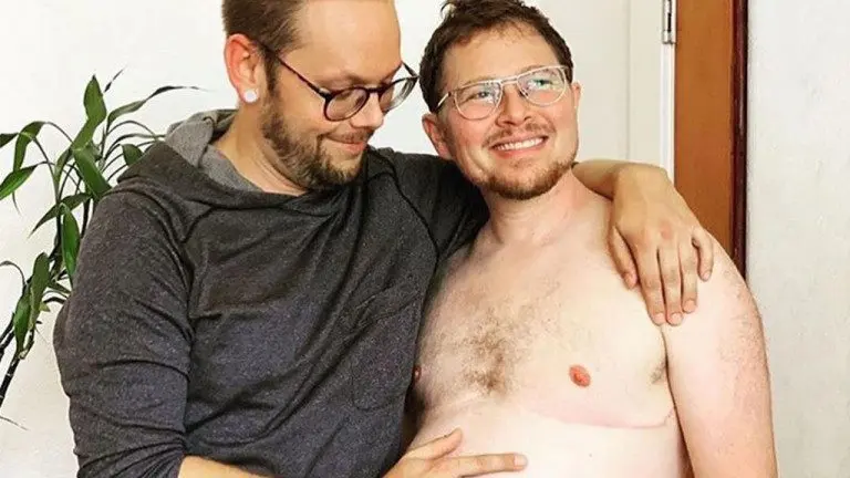 Natural wonders: a page of a pregnant dad appeared on Instagram