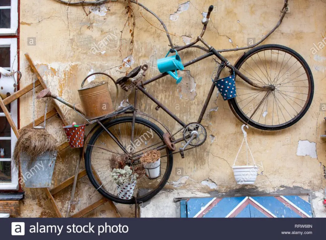 New life of old things: decor from photographs
