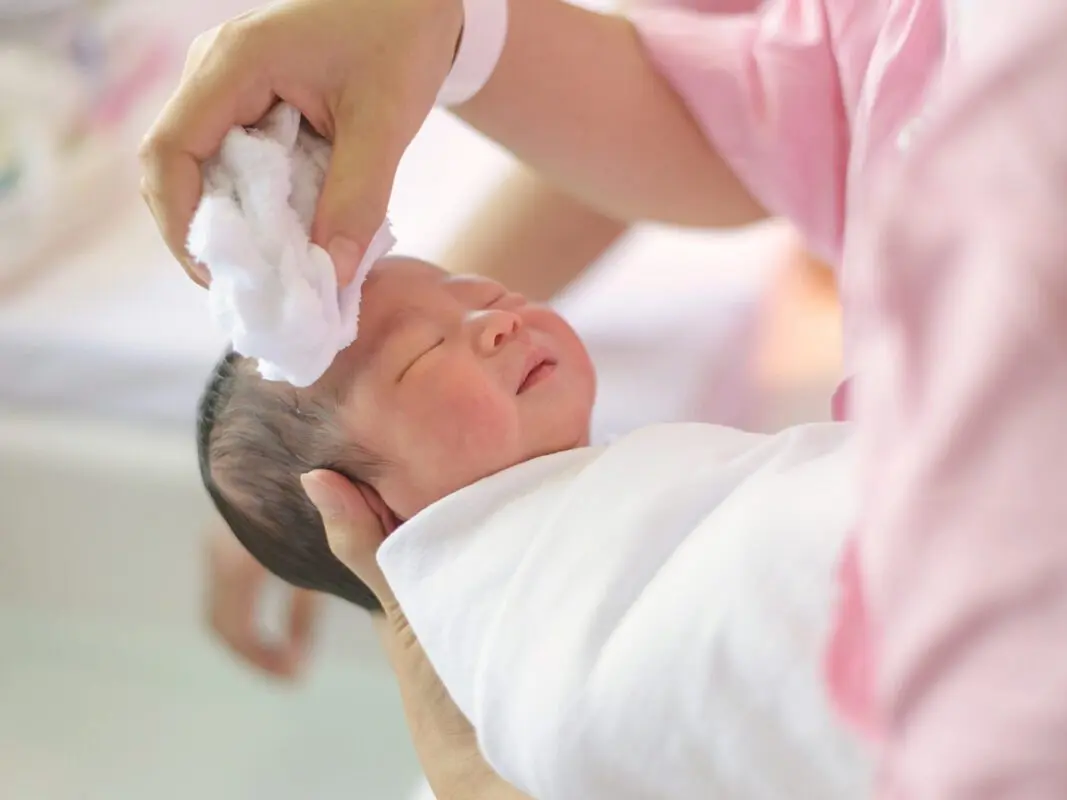 Newborn baby: what you need to know? Video