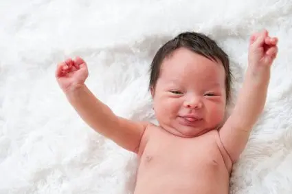 Newborn child confused day with night: reasons, folk methods
