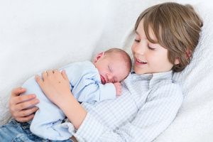 Newborn: how to manage the arrival in the family?
