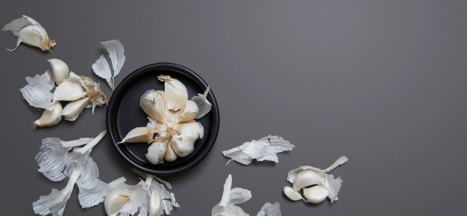 Not only garlic: what and how to eat so as not to get sick