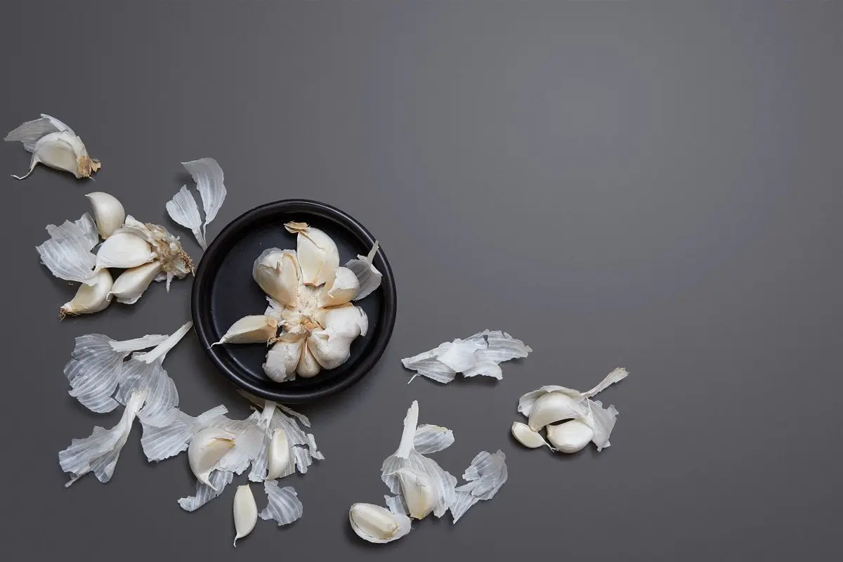 Not only garlic: what and how to eat so as not to get sick