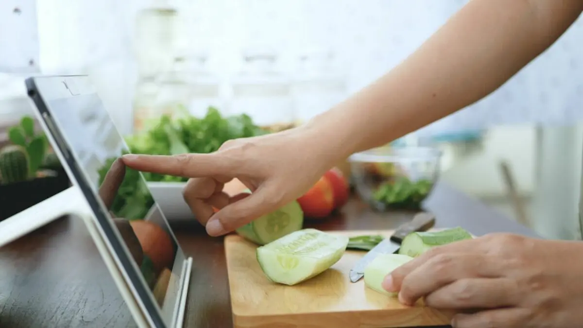 Online training in the kitchen