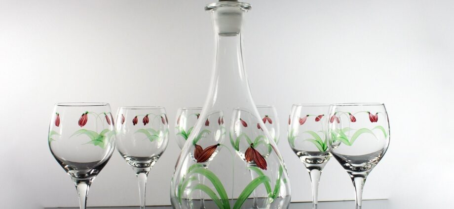 Originalni dekanter i čaše za vino