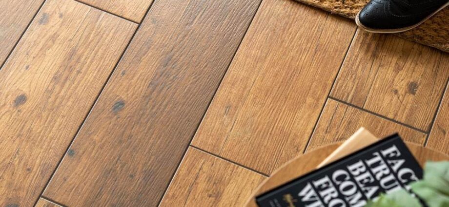 Original floor tiles: wood sawn across