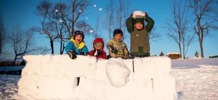 Outdoor outdoor games for children 10 years old: winter, summer, with a ball, on the street