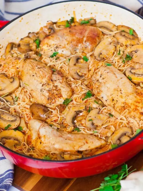 Pasta with chicken and mushrooms in a creamy sauce. Video