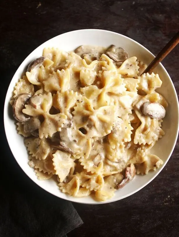 Pasta with mushrooms in a creamy sauce. Cooking video