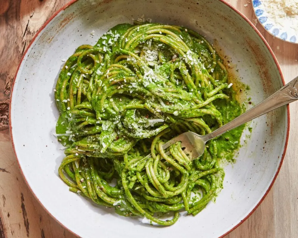 Pasta with vegetables: a healthy duo. Video