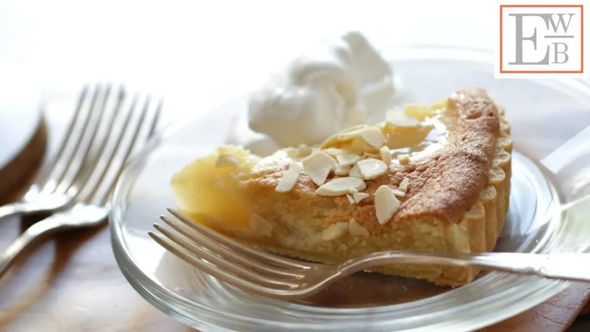 Pear pie with almonds. Video