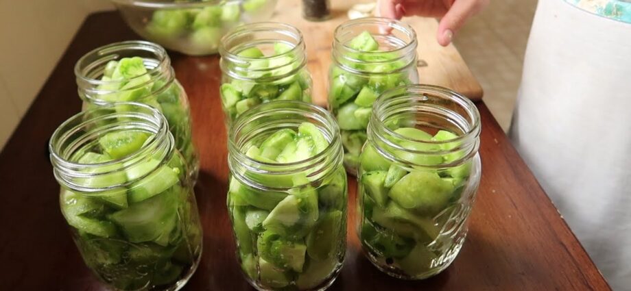 Pickled tomatoes: how to preserve tomatoes. Video