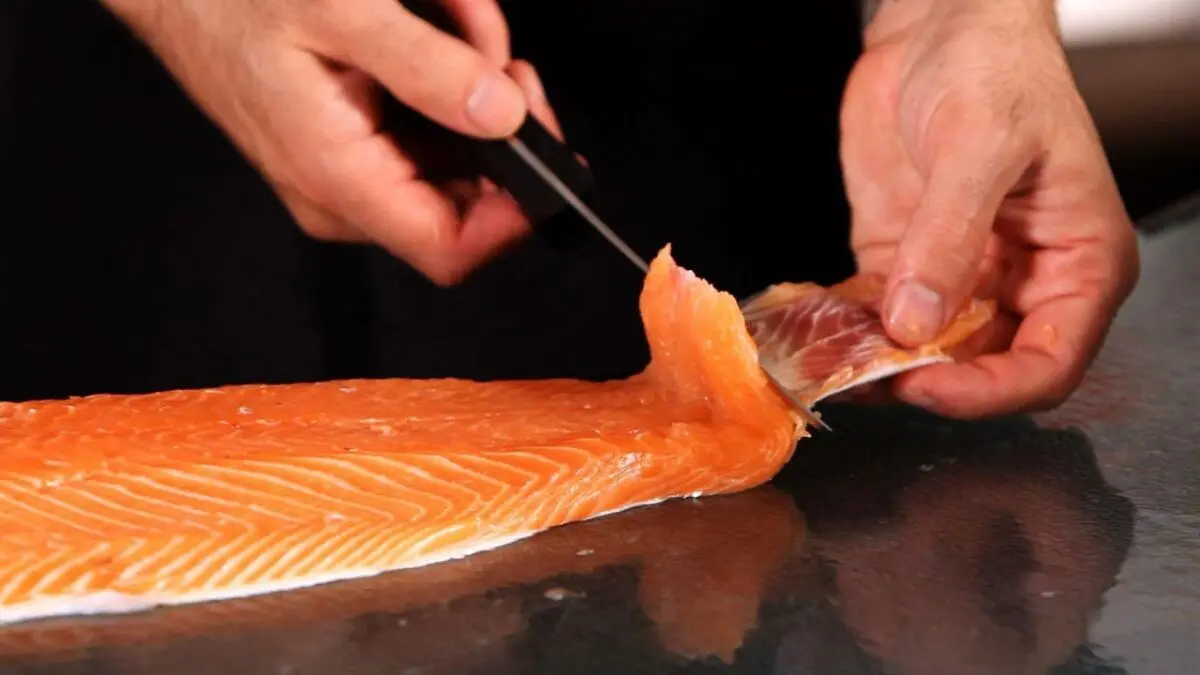 Pink salmon: how to peel before cooking. Video