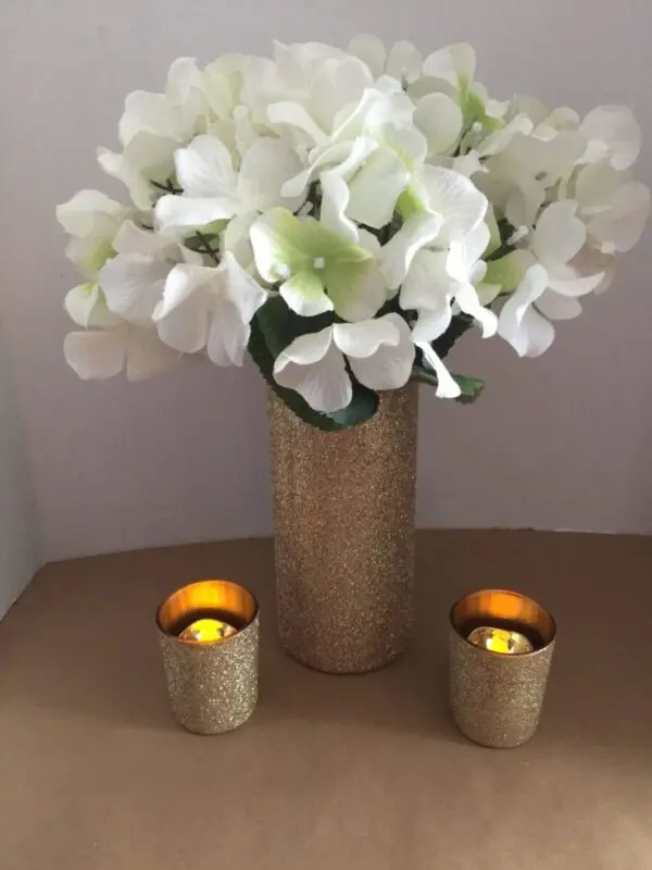 Plastic flower vases: 8 ideas