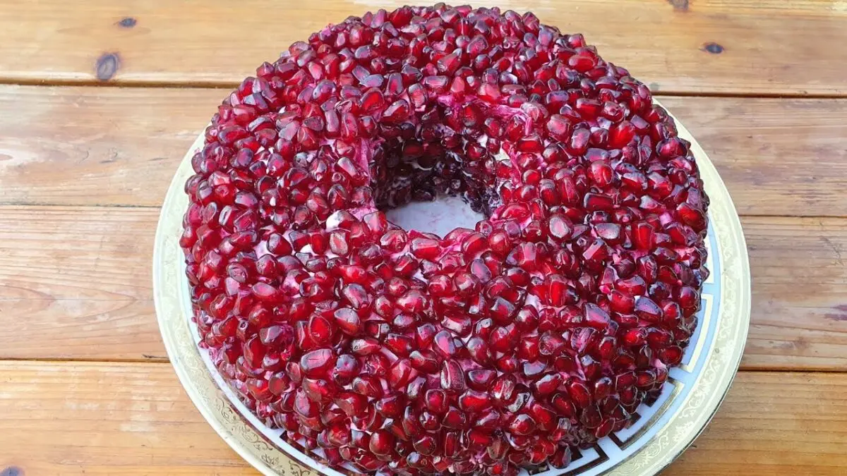 Pomegranate bracelet salad. Video