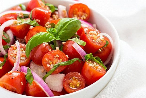 Алча помидору: помидор менен мыкты салаттар. Видео