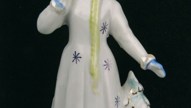 Porcelain figurines: Santa Claus and Snow Maiden