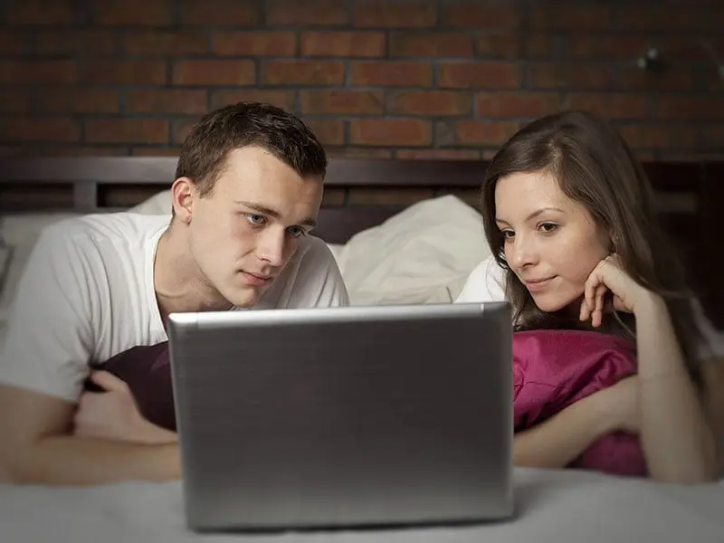 Pornography, a danger for the couple?