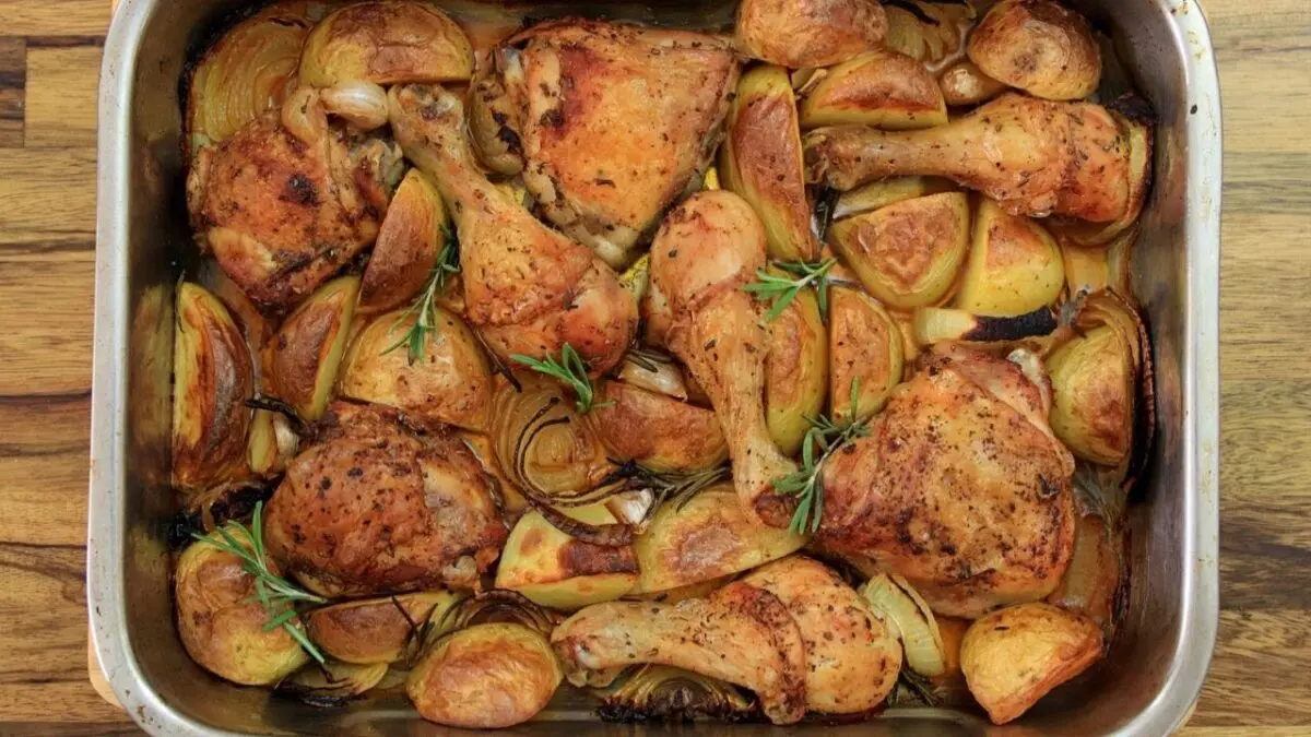 Potatoes with chicken in the oven. Video